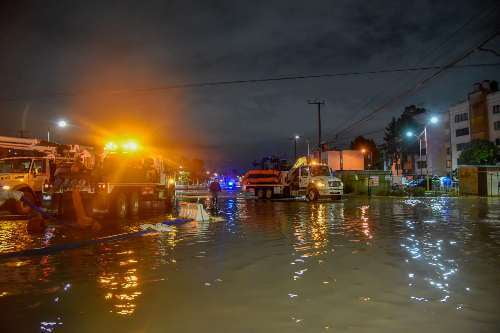 Atizapán y Cuautitlán Izcalli, sufren inundaciones por las fuertes lluvias